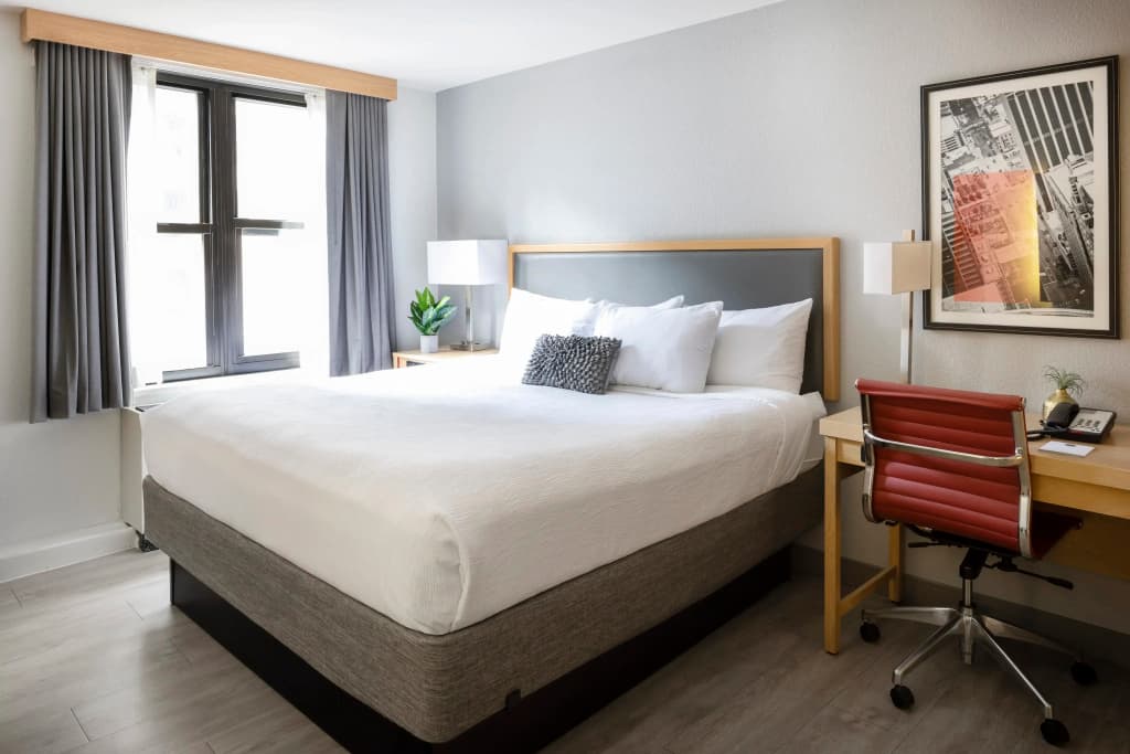 The Saint Clair Hotel - Magnificent Mile