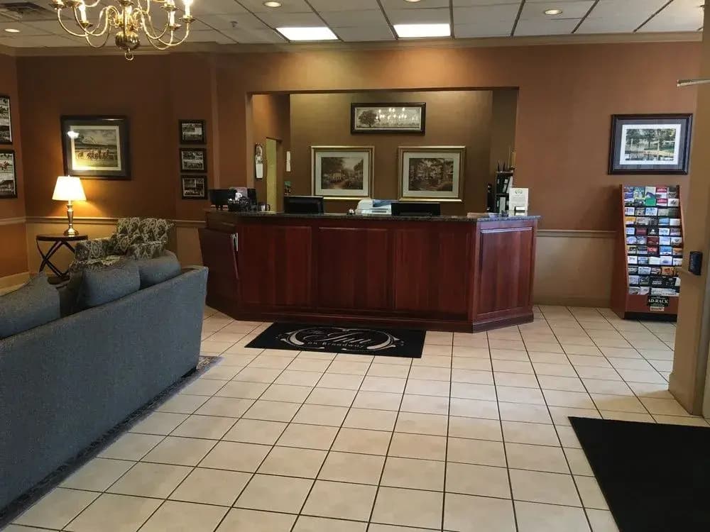 Elwood Hotel & Suites