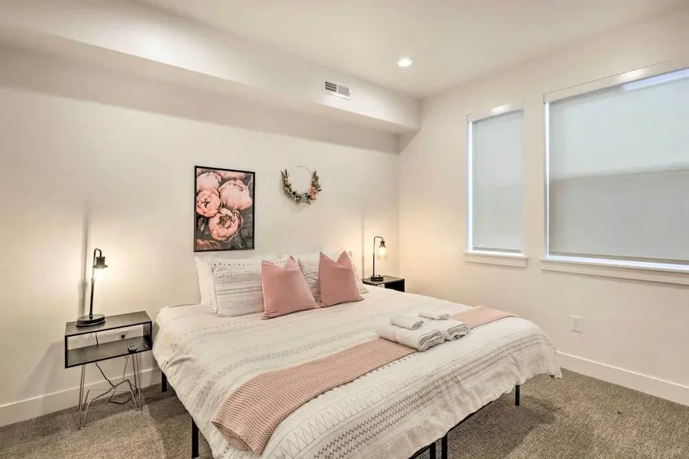 3-story Provo Townhome: 1 Mi to Byu!