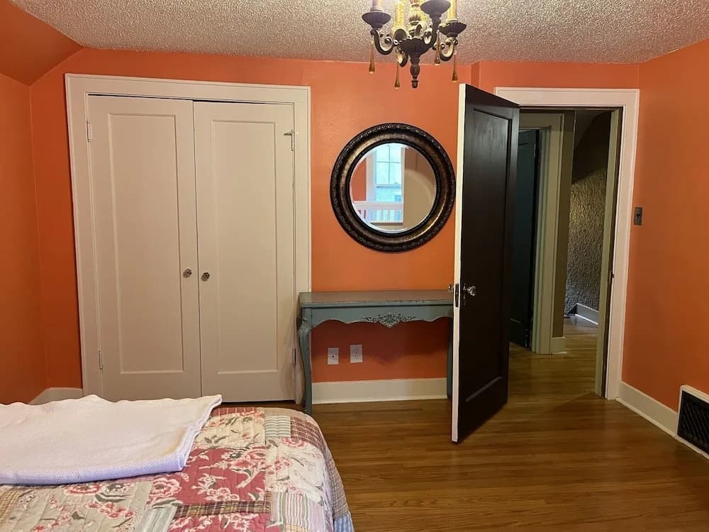 Historic Twin Tudors Inn