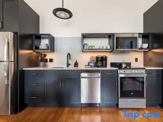 2BR Vibrant Stay Steps to French Quarter | The Mayfair