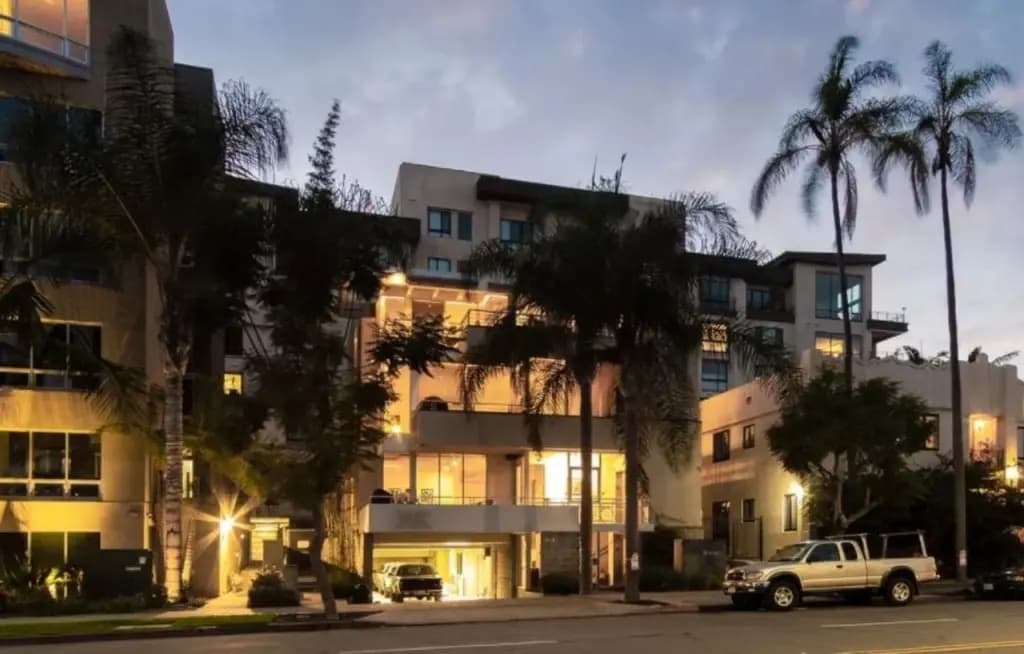 6th Avenue Villa