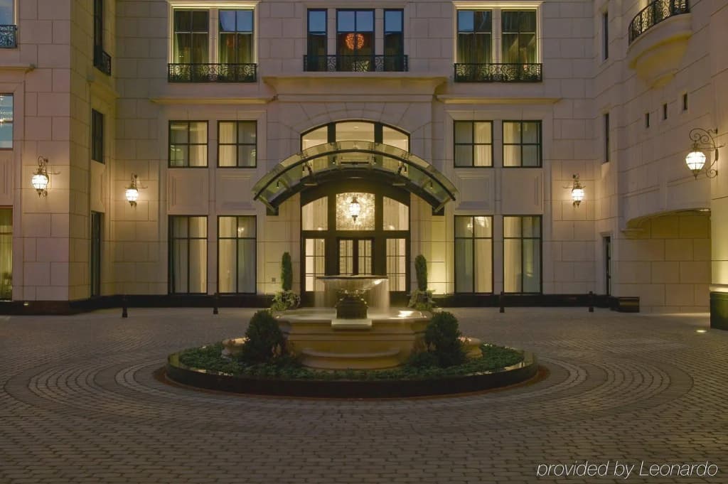 Waldorf Astoria Chicago