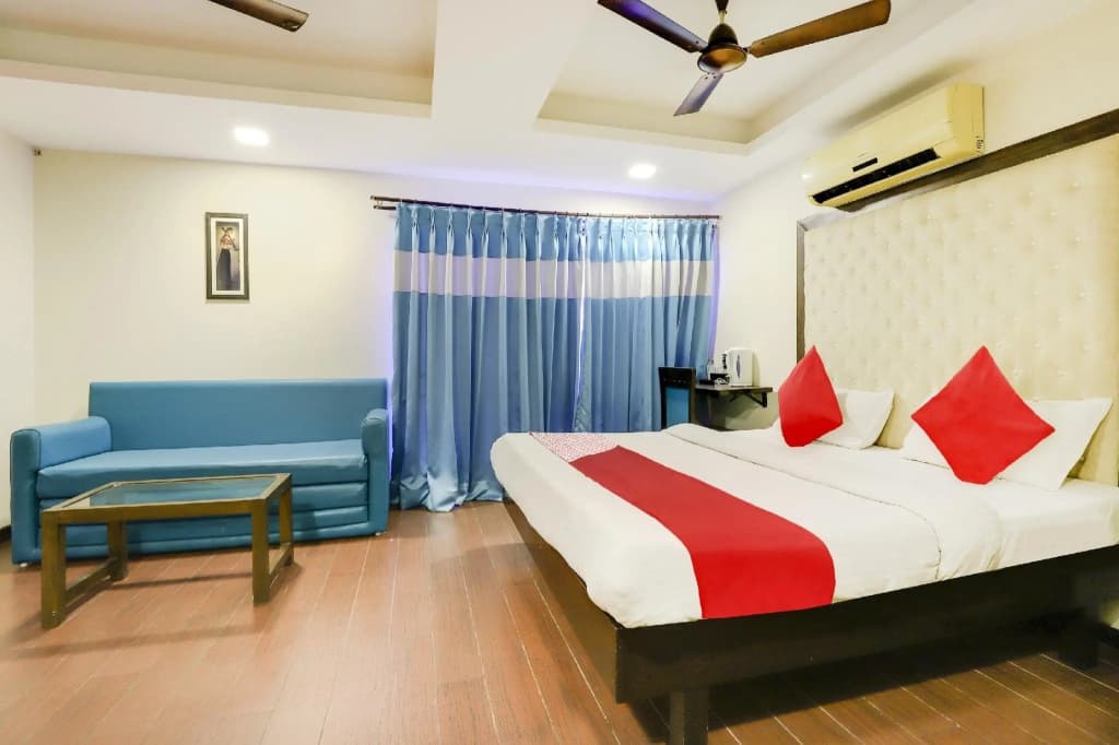 OYO 74335 Hotel Dash