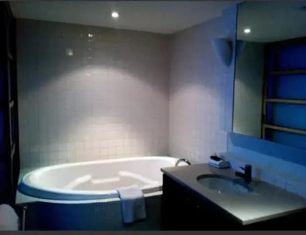 96 North Terrace Spa Apartment