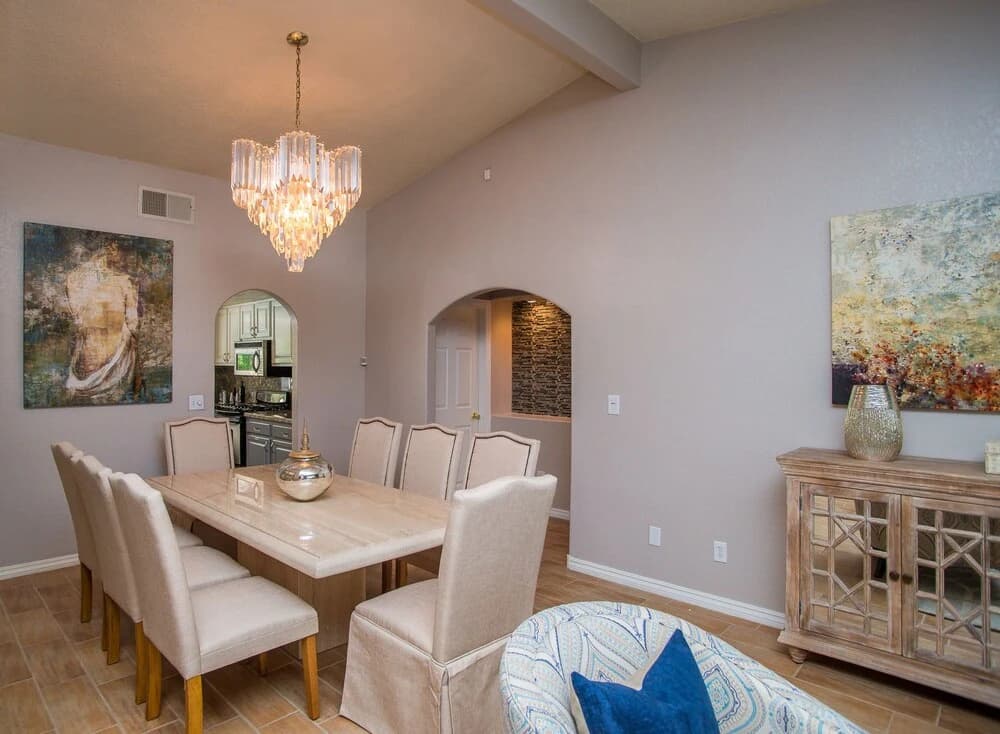 Luxury 6BR 10min to LV Strip Sleeps 20