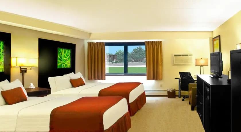 Ramada by Wyndham Minneapolis Golden Valley