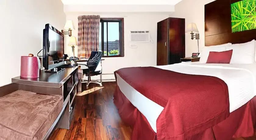 Ramada by Wyndham Minneapolis Golden Valley