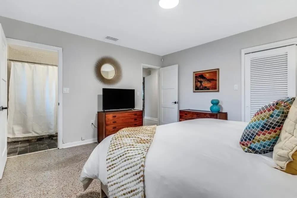 Mid Century Modern Pool Home In The Best Location! 2 Bedroom Home by Redawning