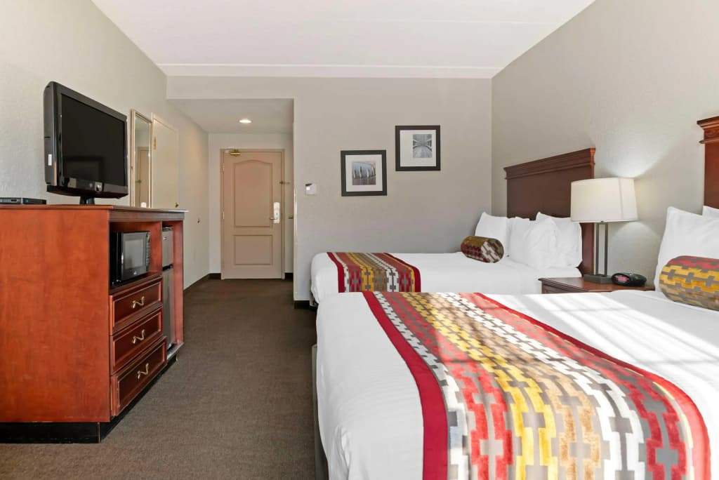 Executive Inn & Suites