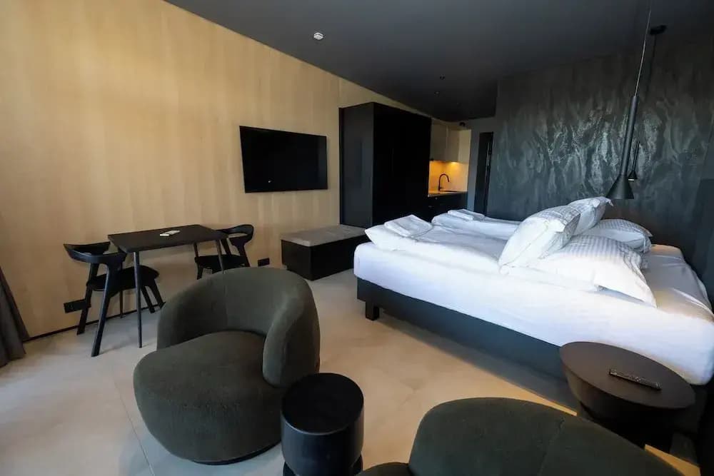 North Mountain View Suites