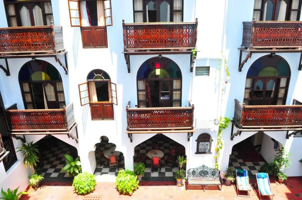 Dhow Palace Hotel
