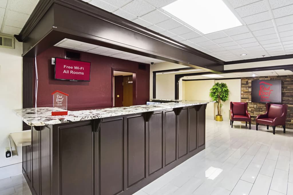 Red Roof Inn & Suites Fayetteville - Fort Bragg