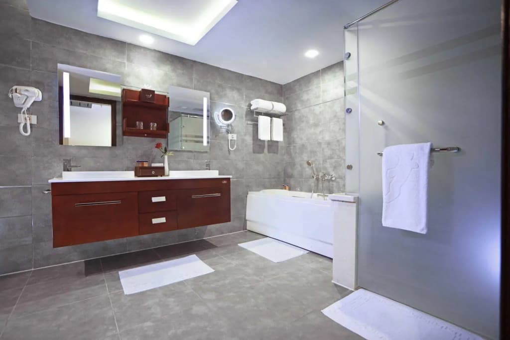 Photo 10