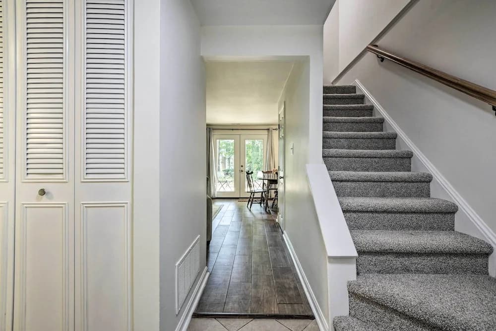 Walk to Dtwn & Breweries: Townhome in Cary!