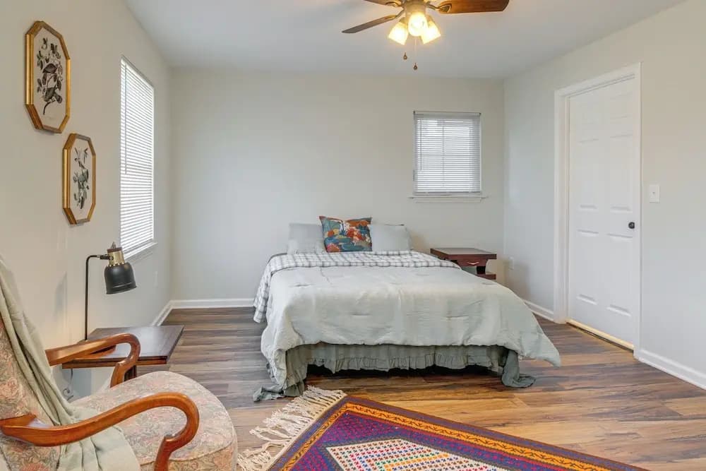 Louisville Charm Near the Derby: Apt w/ Yard!