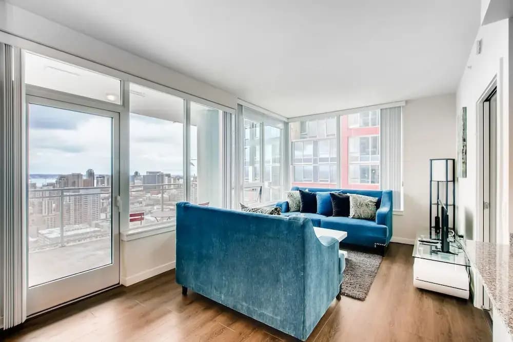 Gorgeous 3 BR  Prime Downtown San Diego