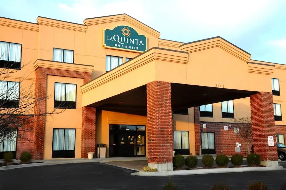La Quinta Inn & Suites by Wyndham Springfield Airport Plaza