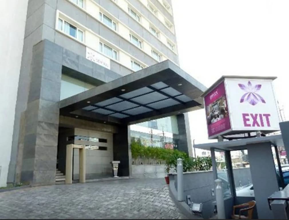 Royal Orchid Central, Vadodara