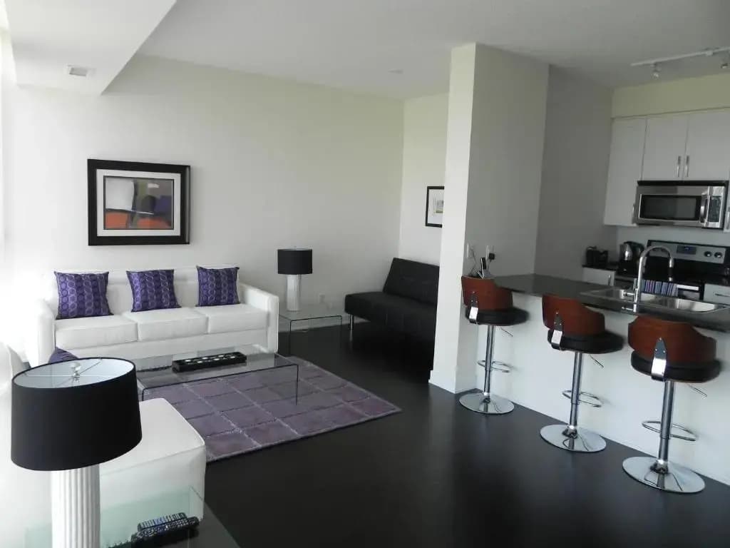 Pathway Luxury Suites - 4065 Brickstone