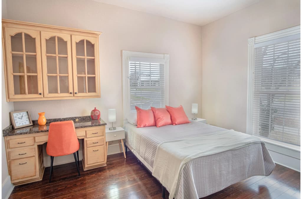 Beautiful Craftmans  4BR/2,5BA Home Near Downtown