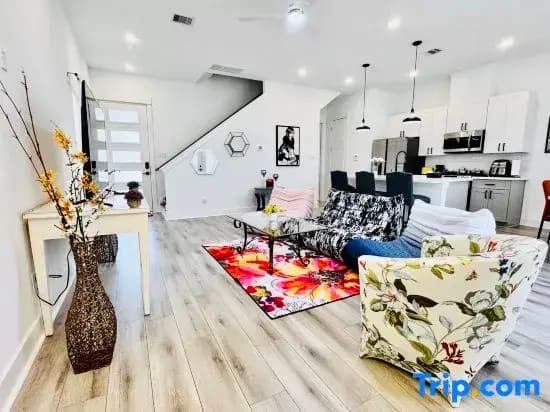 Modern getaway near downtown and airport