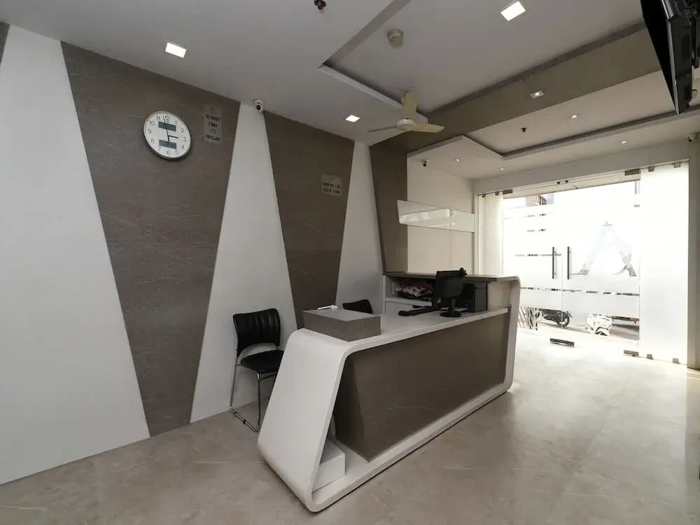 Capital O 4493 Apple Hotel