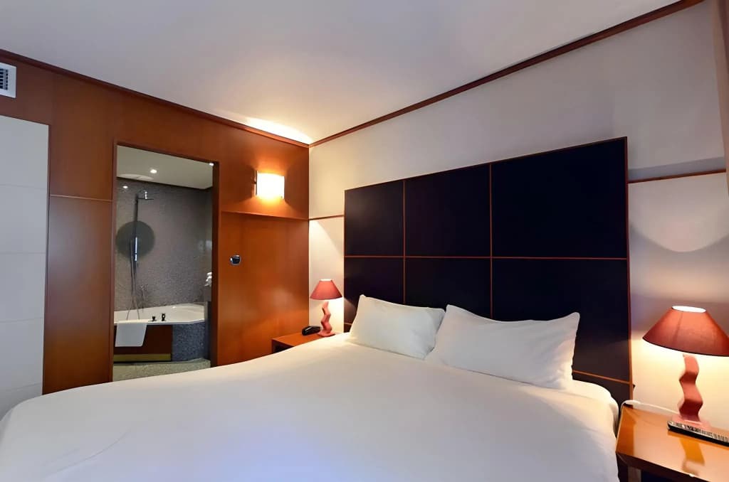 Goldstar Apartments & Suites