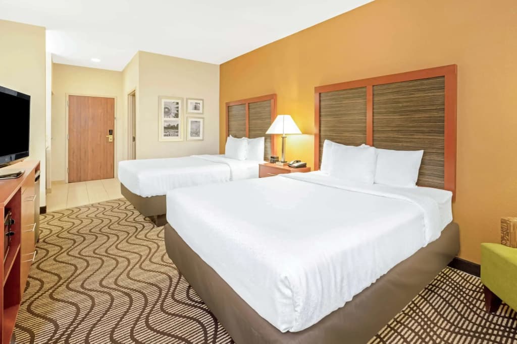 La Quinta Inn & Suites by Wyndham Midwest City - Tinker AFB