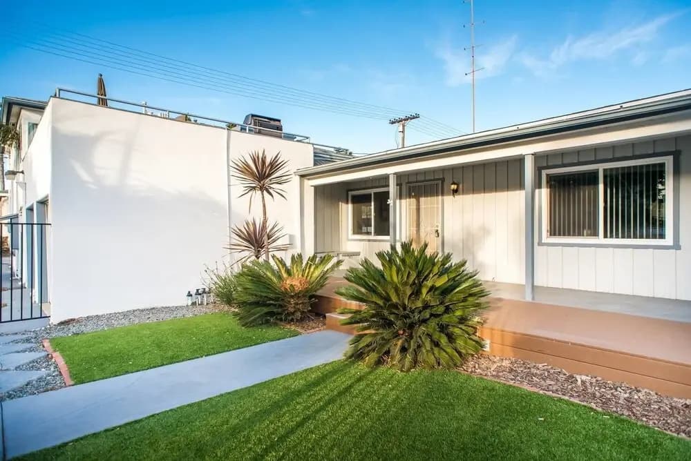Stylish 2br/1ba in the Heart of PB by Domio