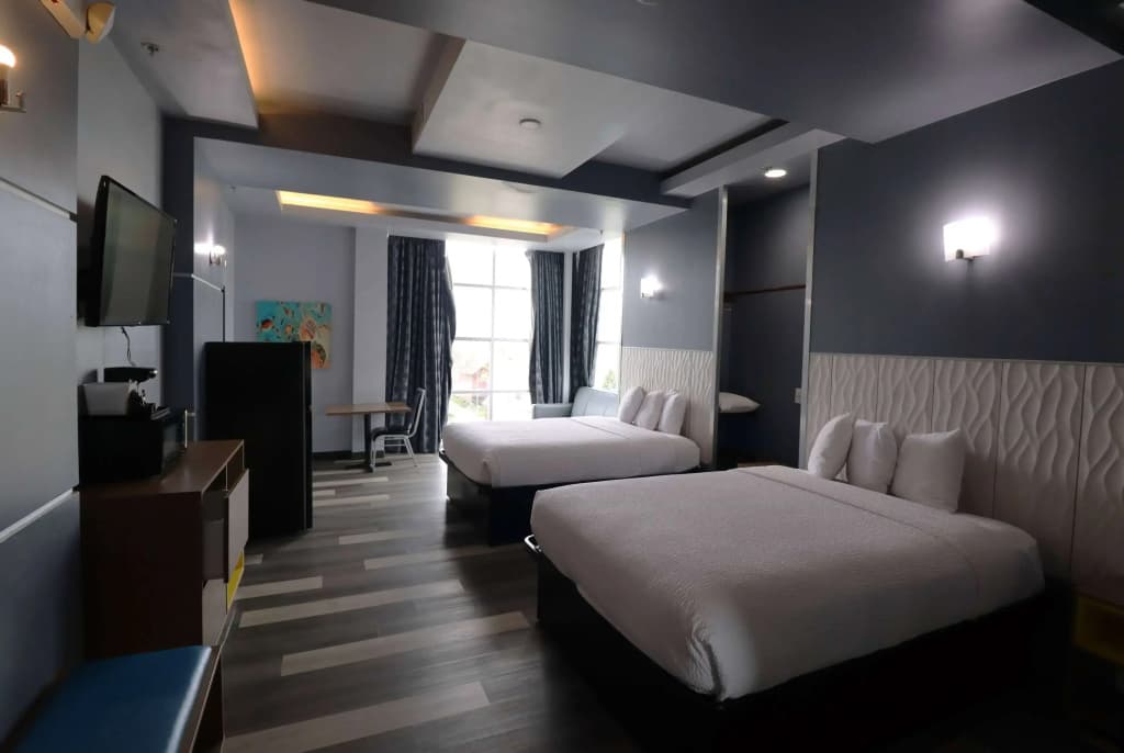 Days Inn & Suites by Wyndham Milwaukee