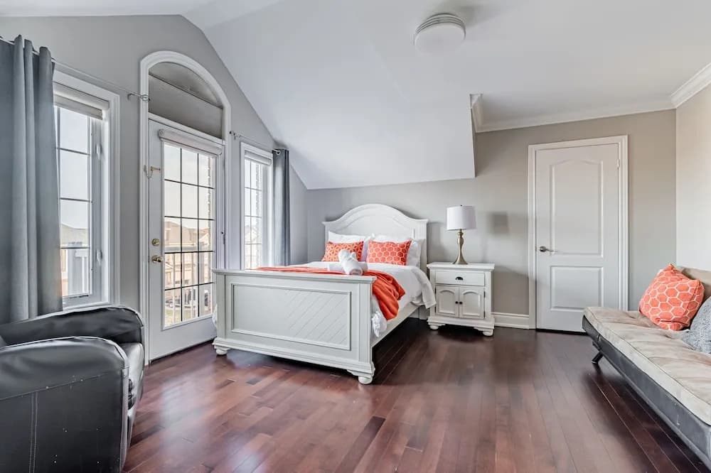Luxury Villa - Mississauga Square One