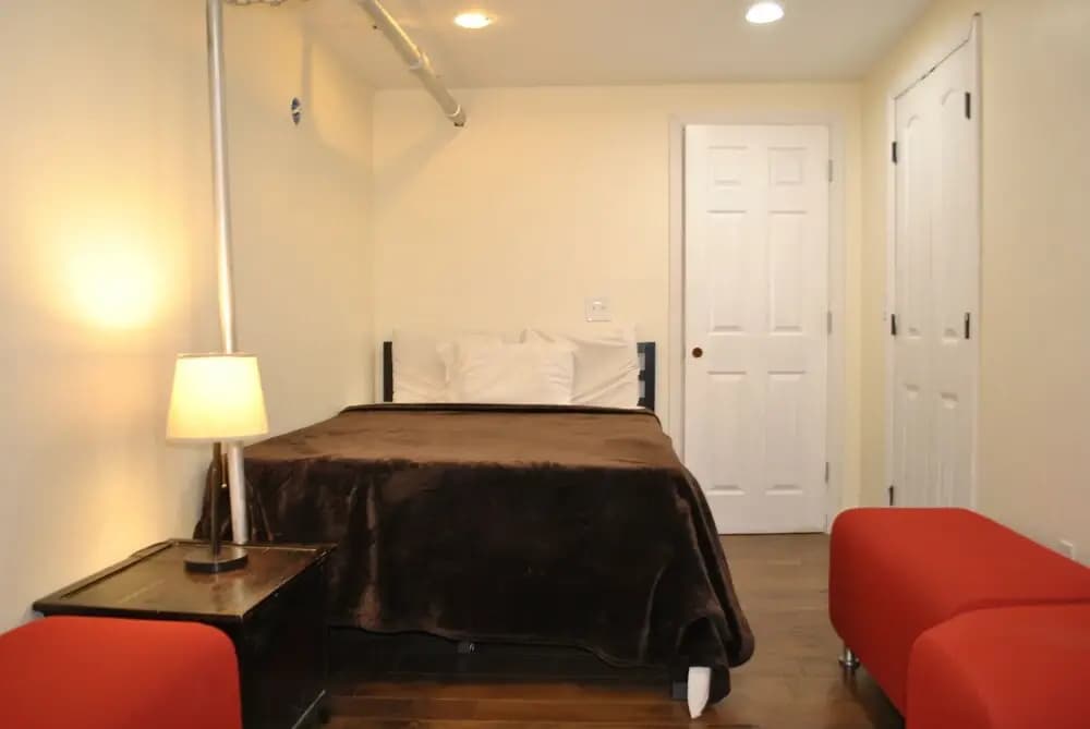 l 3 into Newark Airport Lower Level Apartment