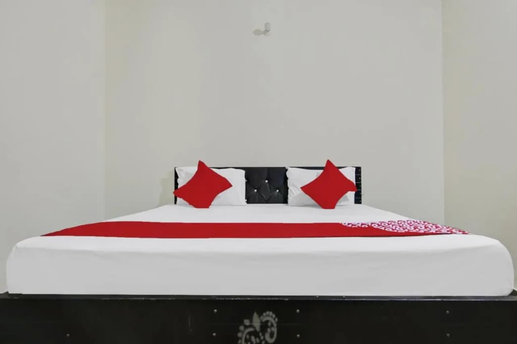 Oyo Flagship a K Galaxy Room's
