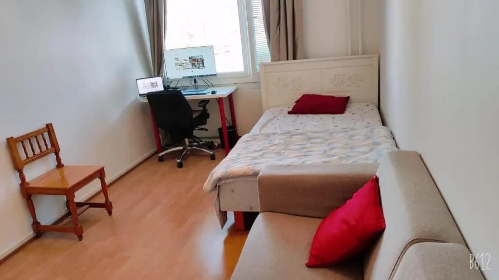 Joensuu city center, WIFI internet, prime location heart of center, Big 69 sq apartment, free parking, king bed, electric car station, beautiful, relaxing, fully furnished, Big TV 55', 2 bedroom and one big living hall room