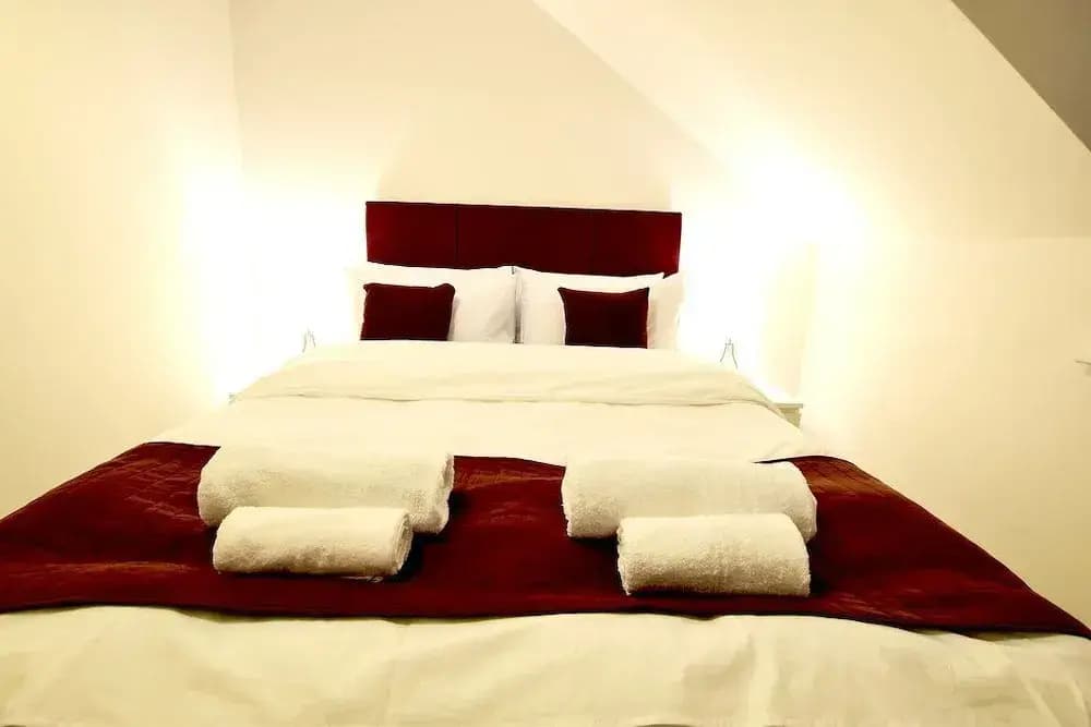 Roomspace Apartments -Kirk Court