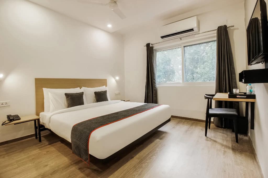 Super Townhouse 359 Begumpet Near Hyderabad Central