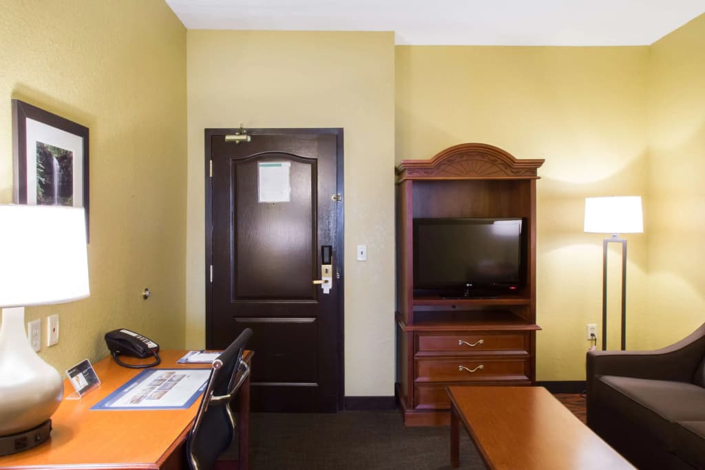 Executive Inn & Suites