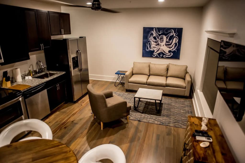 493 King Luxury Suites