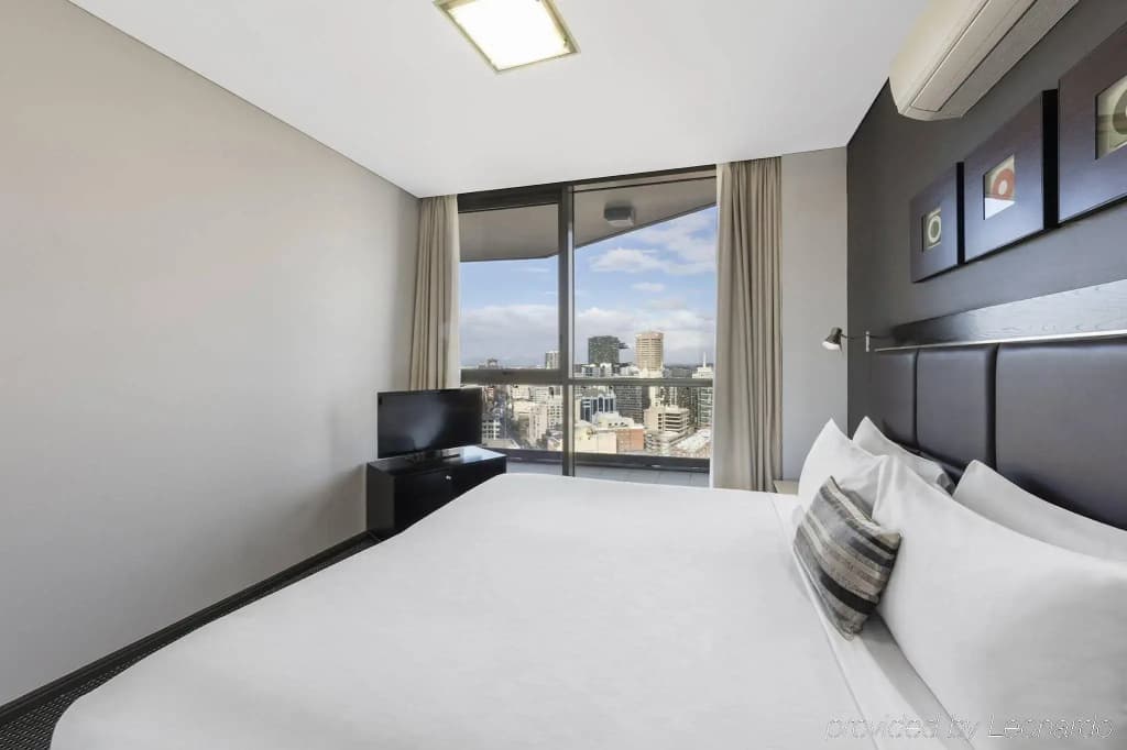 Meriton Suites Campbell Street, Sydney