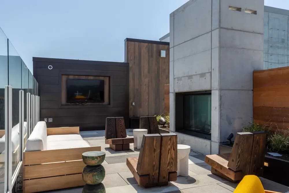 20th floor condo with pool on Rainey St by Locale