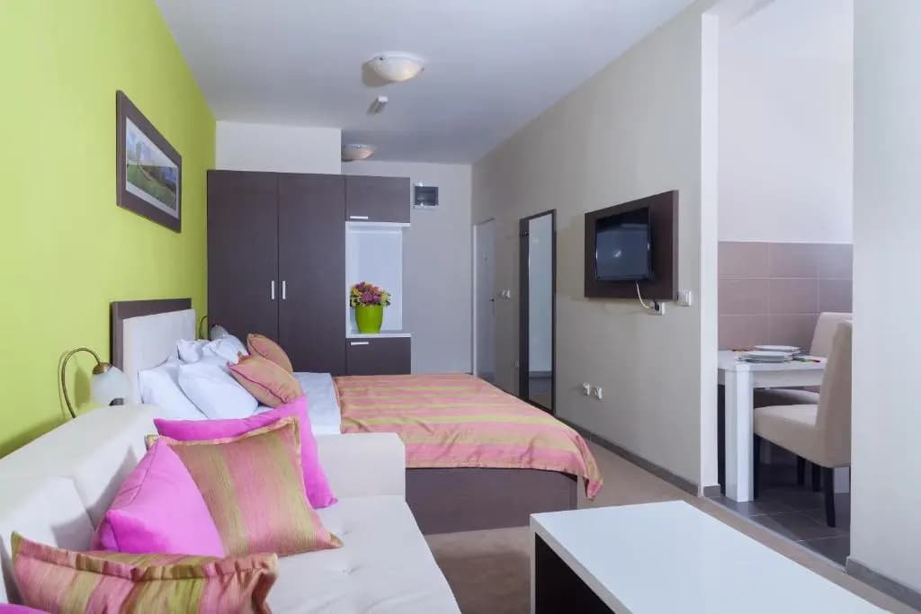 Hotel Ema