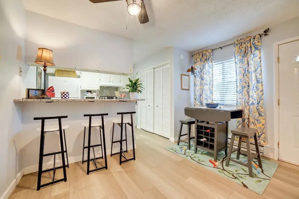 1 Mi to Reno-sparks: Family Retreat w/ Fireplace!
