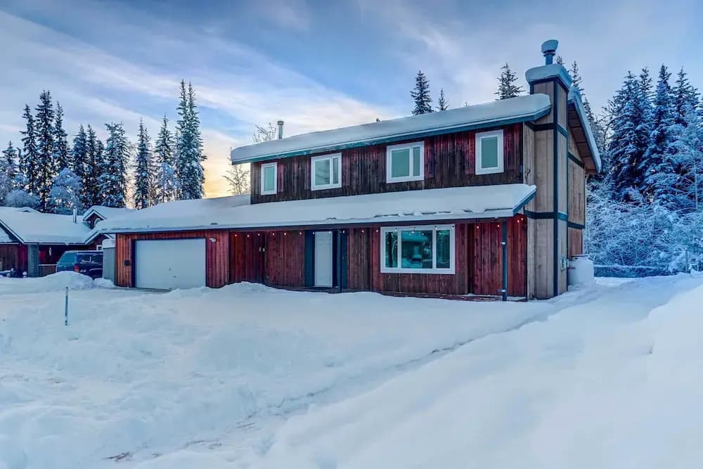 'northern Bliss' Modern Mtn-view Home in Fairbanks