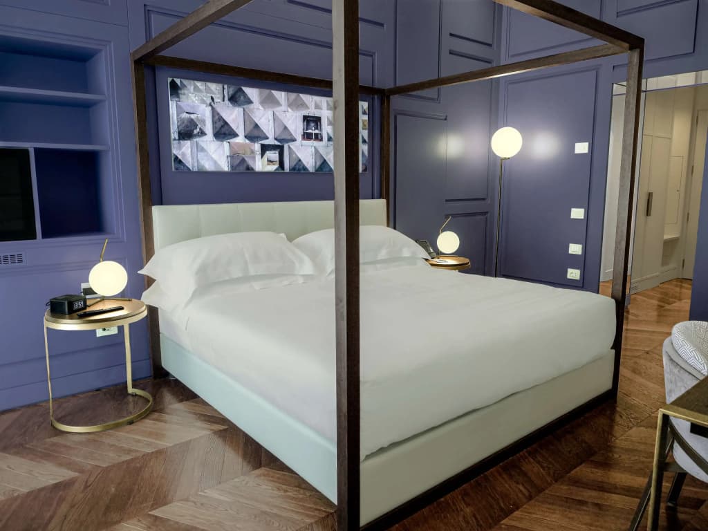 De Bonart Naples, Curio Collection by Hilton