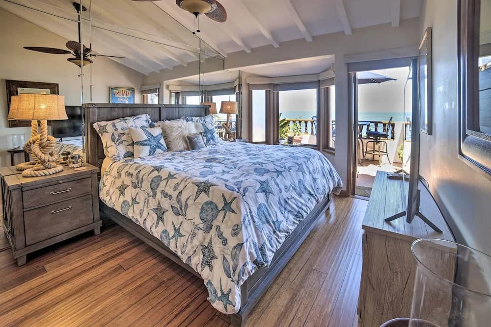 Ocean-view Hamilton Cove Penthouse W/ Pool & Gym 1 Bedroom Villa