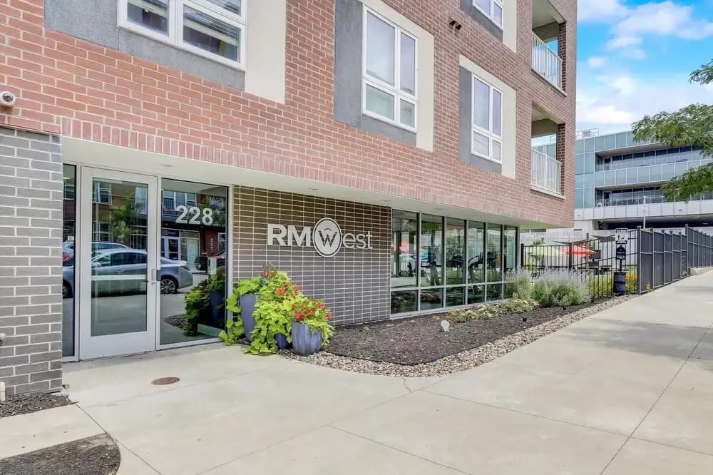 FRONTDESK RM - West Apts, River Market Dist, Kansas City
