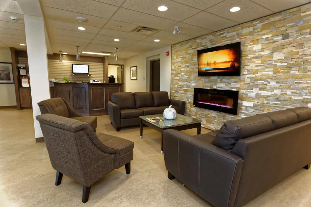 Crossroads Inn & Suites