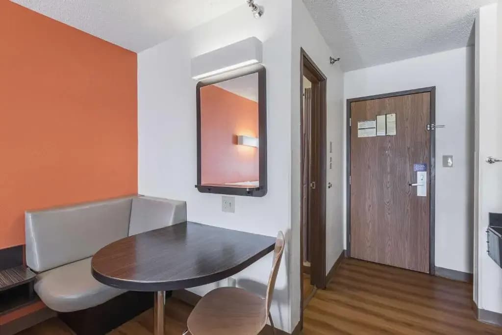 Motel 6 Omaha, NE - Central