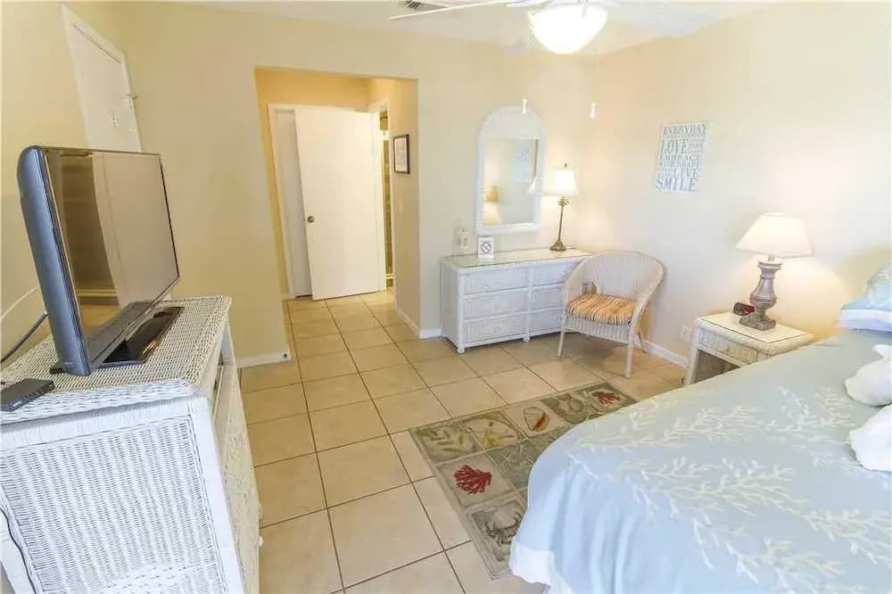 Hibiscus 303B - Two Bedroom Condo